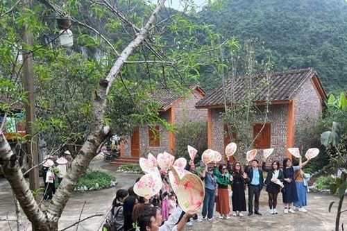 Những người tự viết 'bản đồ du lịch' làm giàu cho quê hương