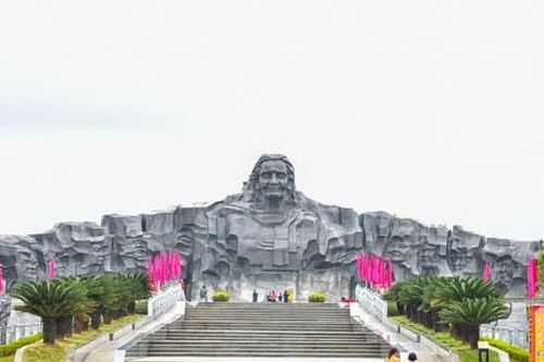 Ngày 29 Tết ở Tượng đài Mẹ Việt Nam Anh hùng