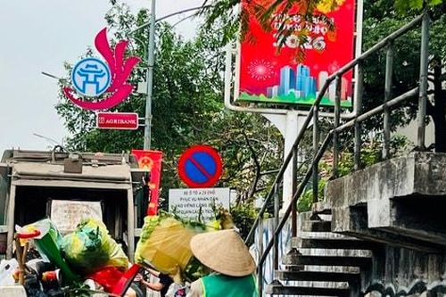 Những bước chân thầm lặng giữ nhịp xuân Thủ đô