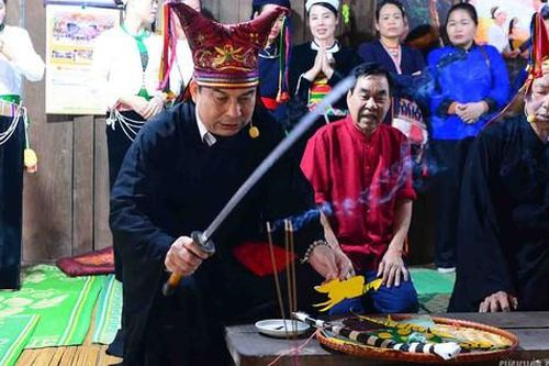 Giữ lửa thiêng trong mỗi nếp nhà Mường