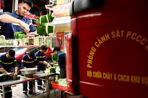 Tết xa nhà của lính cứu hỏa: Chỉ mong được... 'thất nghiệp'