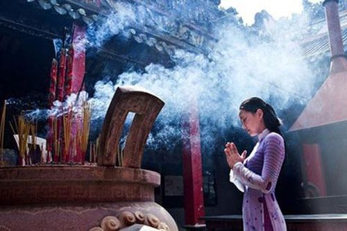 Ý nghĩa của việc đi lễ chùa đầu năm mới và những lưu ý mà bạn cần biết