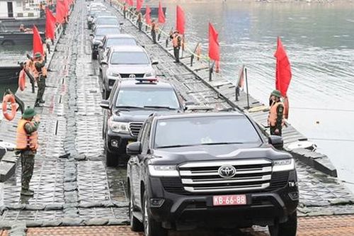 Thủ tướng khen các đơn vị 'thần tốc' hoàn thành cầu phao bắc qua sông Lô mang lại hạnh phú cho Nhân dân