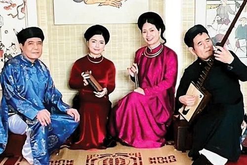 Chuỗi xuân đổ hạt môi hồng