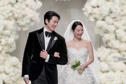 Kim Woo Bin - Shin Min Ah hoạt động năng suất sau hôn lễ, quảng cáo 'tằng tằng'