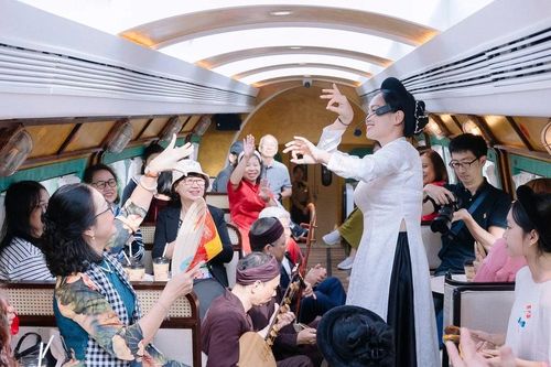 Đoàn tàu Hà Nội 5 cửa ô: Khởi động chương trình đặc biệt 'Chở mùa Xuân về'
