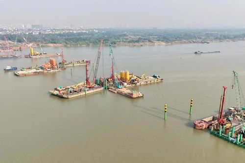 Công trường cầu Trần Hưng Đạo rộn ràng xuyên Tết, mục tiêu 'cán đích' giữa năm 2027