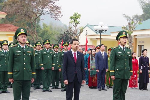 Thiêng liêng Lễ chào cờ chủ quyền đầu Xuân tại các đồn Biên phòng Cao Bằng