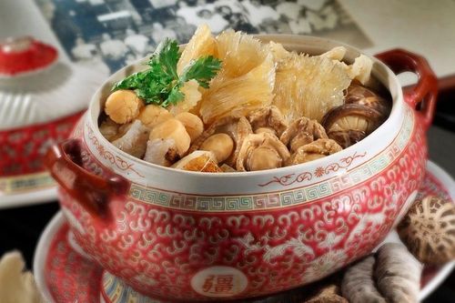 Những món ăn xa hoa trên mâm cơm ngày Tết