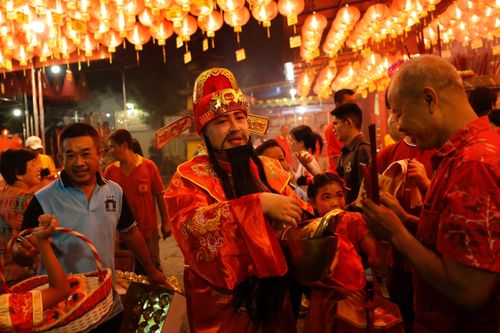 Người dân châu Á tưng bừng chào đón năm Bính Ngọ