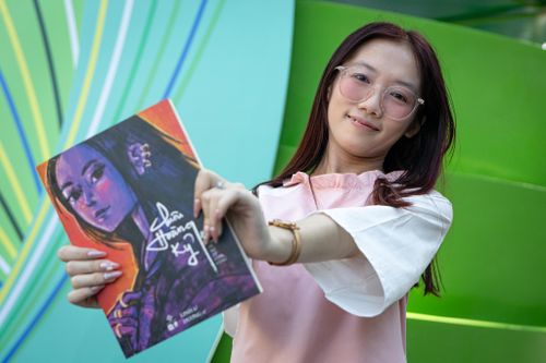 Du xuân đầu năm, bạn trẻ bất ngờ được lì xì từ ATM sách