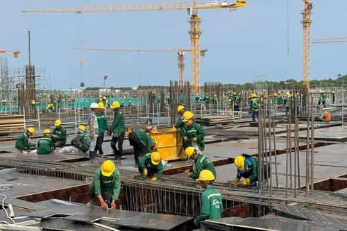 Gần 3.500 công nhân thi công xuyên Tết tại công trường Phú Quốc