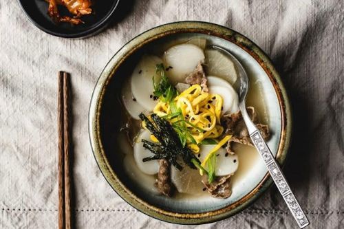 Vì sao năm mới ở Hàn Quốc chỉ được tính sau bát canh bánh gạo?