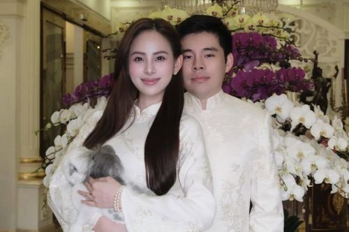 'Đại tiệc' áo dài Mùng 1 Tết