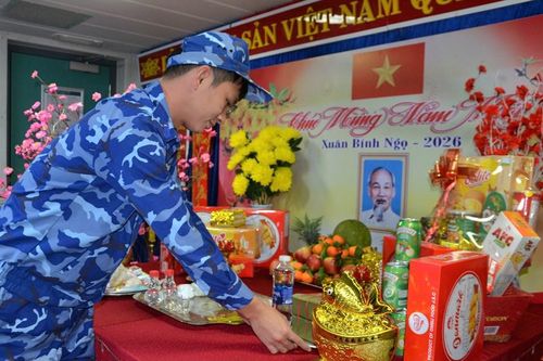 Giao thừa thiêng liêng nơi đầu sóng