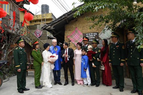 Đón đoàn khách quốc tế đầu tiên 'xông đất' Lũng Cú nơi địa đầu Tổ quốc