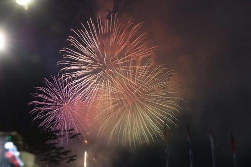 Thành phố Hồ Chí Minh rực rỡ pháo hoa mừng Tết Bính Ngọ 2026