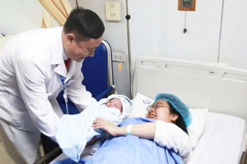 Chào đón những công dân nhí chào đời vào thời khắc giao thừa