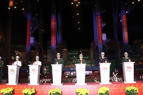 Cảng Cát Lái phát lệnh làm hàng đầu năm