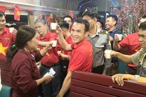 Đón giao thừa trên tàu
