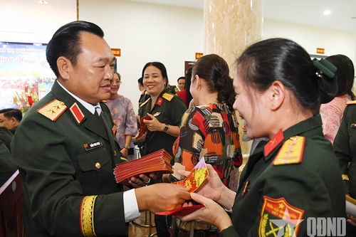 Bộ tư lệnh Quân khu 7 đón giao thừa