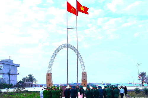 Thiêng liêng Lễ chào cờ chủ quyền trên đảo Bạch Long Vĩ