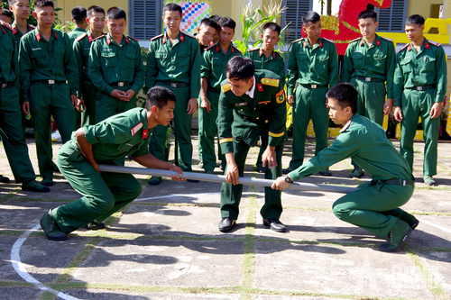 Sư đoàn 309 (Quân khu 7): Bộ đội hào hứng tham gia trò chơi dân gian ngày đầu xuân