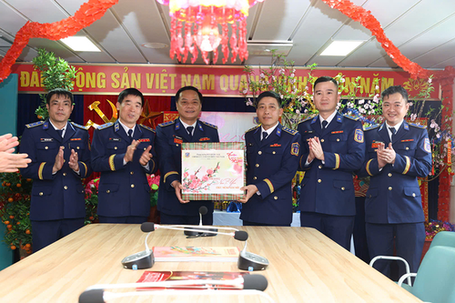 Trung tướng Bùi Quốc Oai thăm, chúc Tết cán bộ, chiến sĩ Hải đoàn 11, Bộ tư lệnh Vùng Cảnh sát biển 1