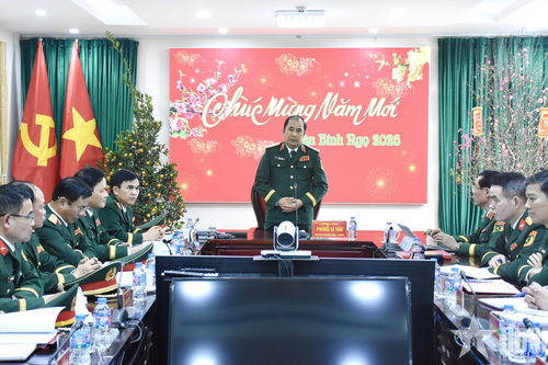 Thượng tướng Phùng Sĩ Tấn kiểm tra công tác sẵn sàng chiến đấu và tổ chức Tết tại Học viện Hậu cần