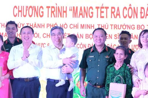 Lãnh đạo TPHCM thăm, động viên các lực lượng vũ trang trực tết ở đặc khu Côn Đảo