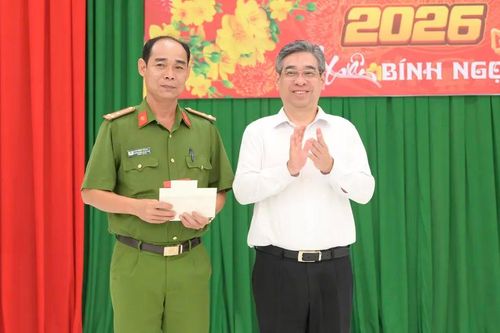 Lãnh đạo TPHCM thăm, động viên các lực lượng trực tết ở đặc khu Côn Đảo