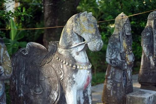 Ngựa trong di tích nổi tiếng Việt Nam, thế giới