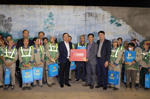 Chủ tịch tỉnh Bắc Ninh thăm, động viên một số đơn vị làm nhiệm vụ đêm giao thừa