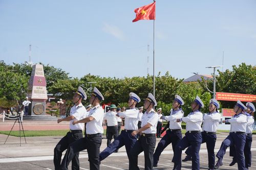 Sắc Xuân nơi đầu sóng
