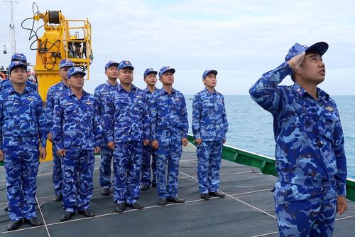 Vững vàng dưới cờ Tổ quốc nơi biển trời Trường Sa