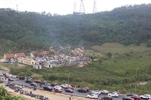 Dòng người tìm về các điểm tâm linh ở Quảng Trị trong ngày đầu năm mới
