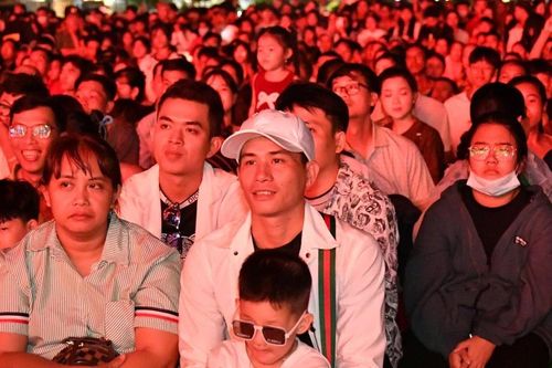 Biển người đón Giao thừa