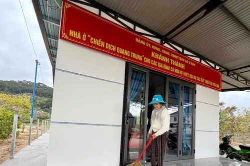 Người dân vùng lũ phấn khởi đón Tết trong ngôi nhà mới
