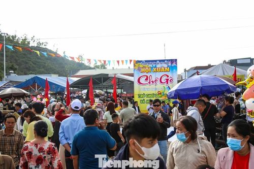 Du xuân phiên chợ độc nhất Gia Lai họp vào mùng 1 Tết