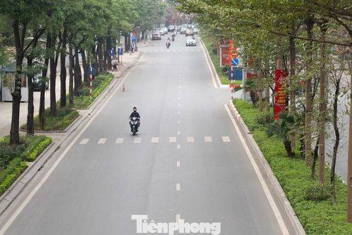 Hà Nội mùng 1 Tết: Khi 'điểm đen' ùn tắc hóa đường rộng thênh thang