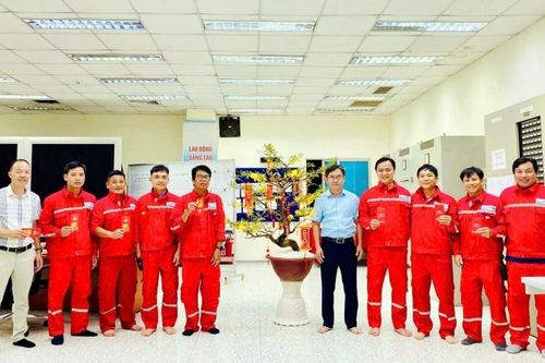 Lãnh đạo PV Power NT thăm, chúc Tết CBCNV làm việc đêm giao thừa