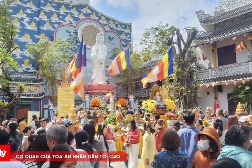 Lễ chùa đầu năm - gieo tâm an giữa mùa xuân mới