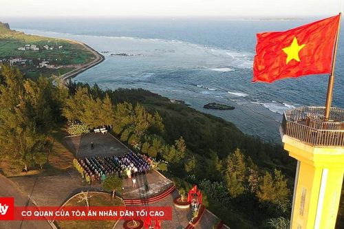 Thiêng liêng Lễ chào cờ đầu năm mới trên đỉnh Thới Lới