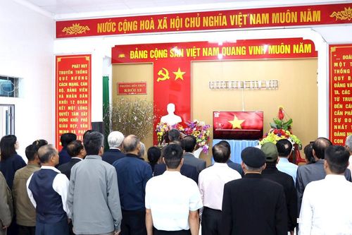 Trang trọng lễ chào cờ đầu năm mới ở nhiều địa phương tại Nghệ An