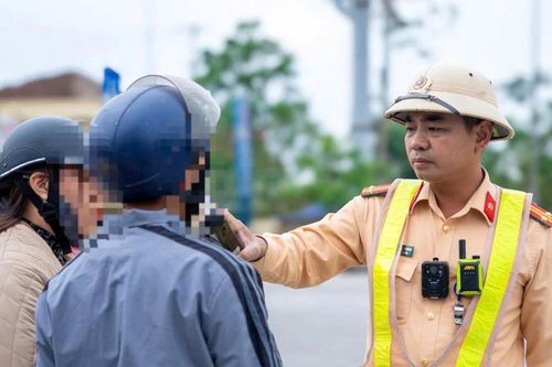 Cảnh sát giao thông Nghệ An đồng loạt kiểm tra nồng độ cồn từ trưa Mùng 1 Tết