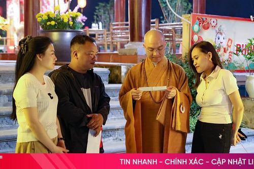 Đầu năm đi lễ chùa