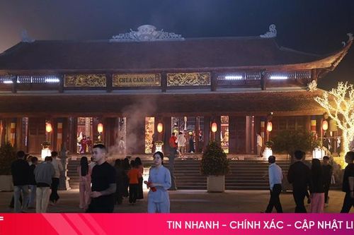 Đầu xuân vãn cảnh chùa Cảm Sơn