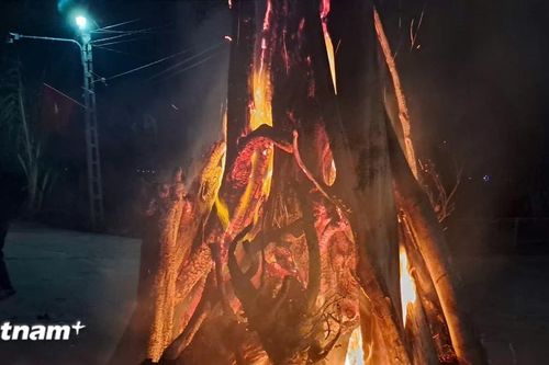 Độc đáo phong tục đốt lửa trại đêm giao thừa đón năm mới ở xứ Nghệ