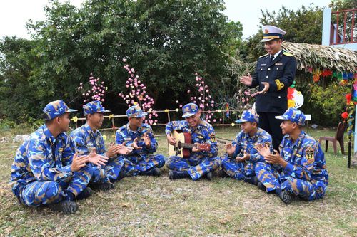 Canh trời giữa ngày Xuân để Tổ quốc bình yên