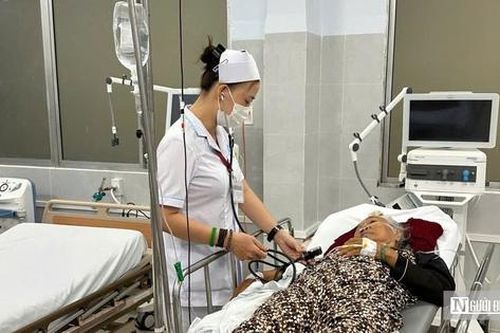 Đêm giao thừa nơi phòng cấp cứu: Giành giật sự sống trong từng nhịp thở